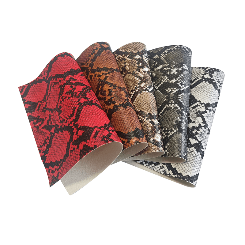 Patrón de serpiente de cuero artificial impreso